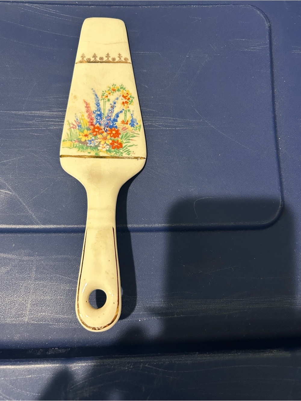 Floral Ceramic Cake Server in Cream with Multicolor Bouquet